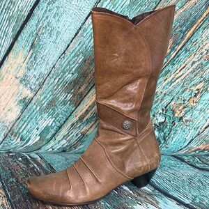 Elegant Tan Heeled Women's Boots